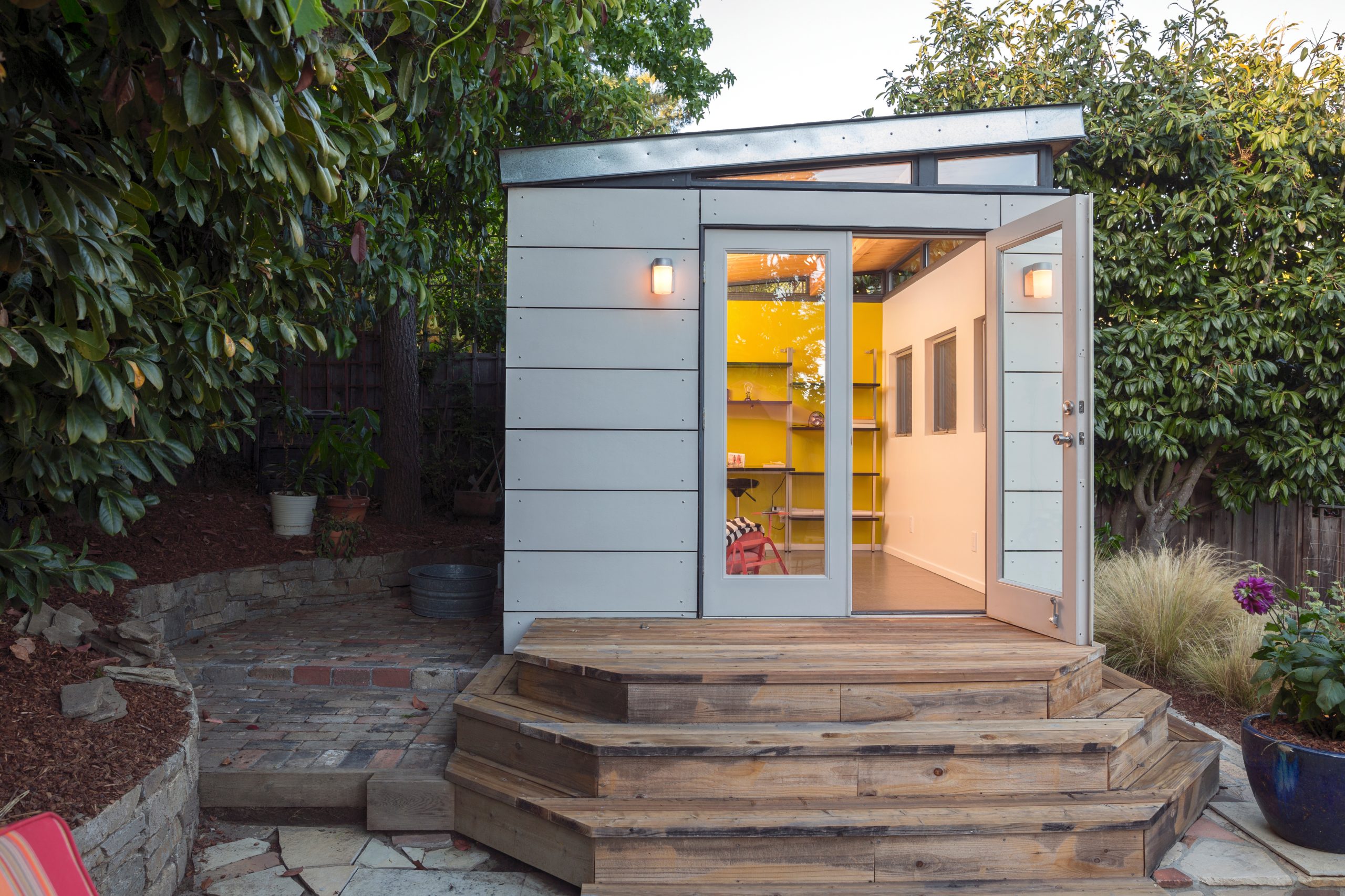 Modern Artist studio - Guest house with aluminum glass doors and